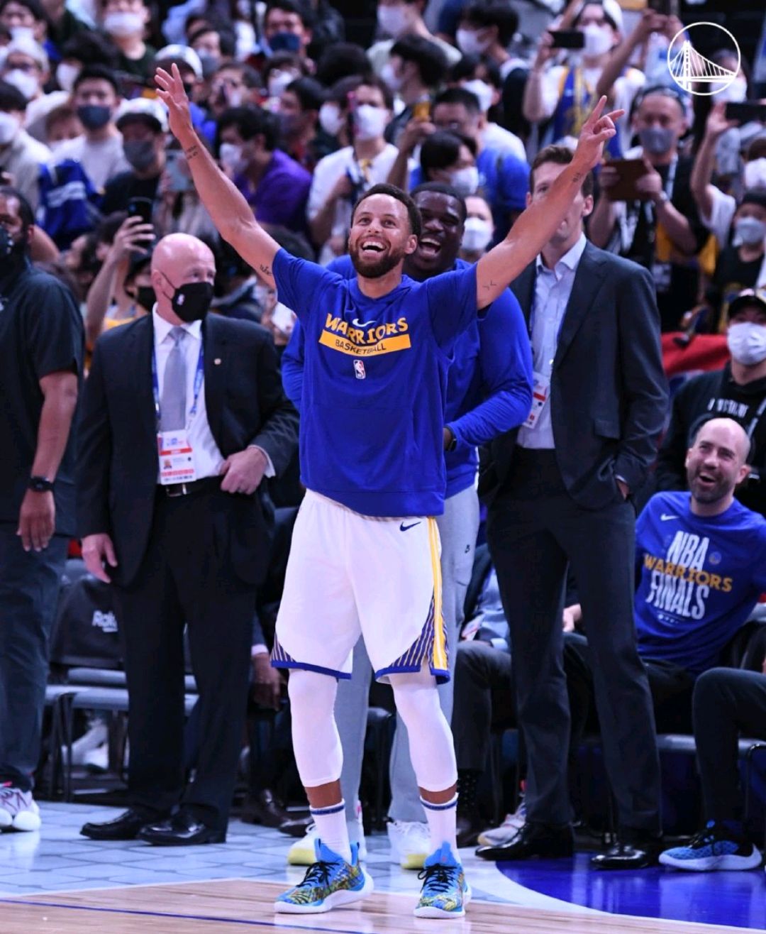 开云-包含刷新纪录首场状态出色,勇士观众沸腾!,德罗巴重返赛场观众掌声雷动的词条