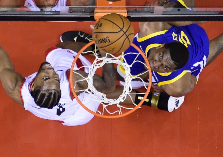 开云-包含刷新纪录首场状态出色,勇士观众沸腾!,德罗巴重返赛场观众掌声雷动的词条