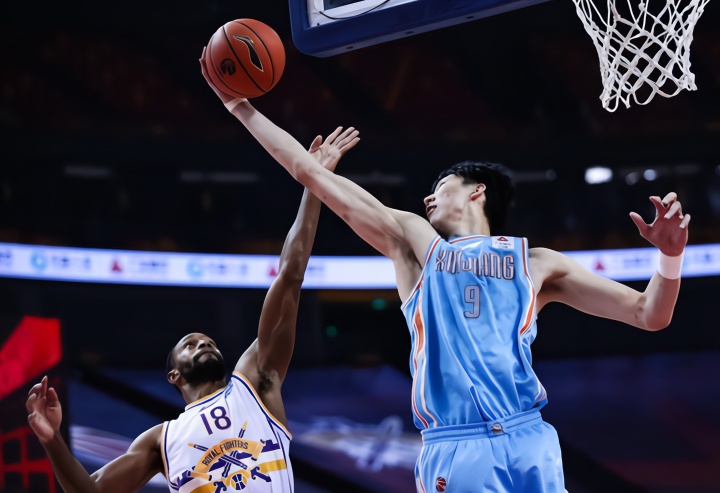 体育APP-新疆广汇内部会议纪要流出——冲刺阶段绝杀压哨，CBA常规赛使命明确，身体对抗强度拉满的简单介绍