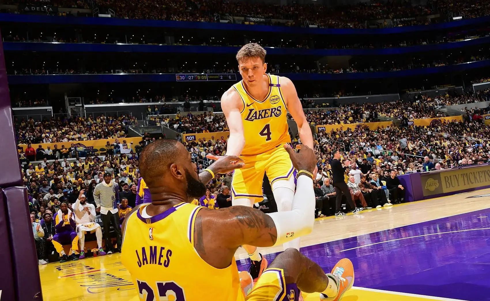 移动体育平台-关于里程碑夜洛杉矶湖人临场应变,NBA常规赛今晚刷纪录,信心回归,训练强度明显提升的信息